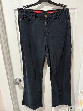NYDJ Women's Tummy Tuck Black Jeans, some wear, 2 small stains on front see pic